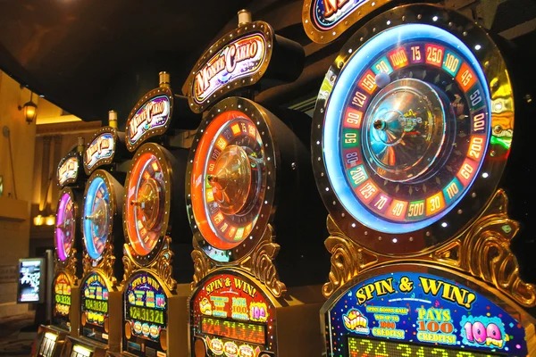 jp toto mobile app interface showing live-dealer tables and sportsbook markets
